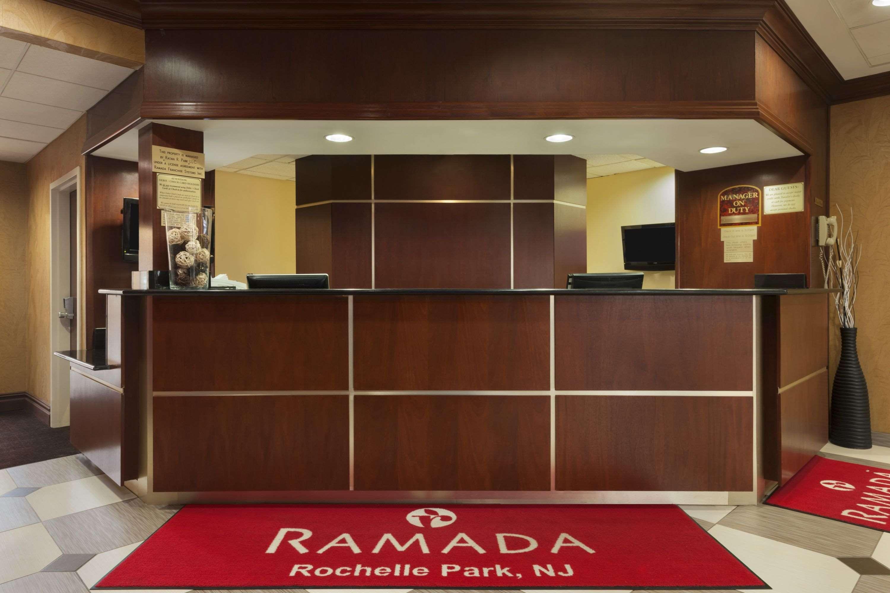 Ramada by Wyndham Rochelle Park Near Paramus Inreriör bild