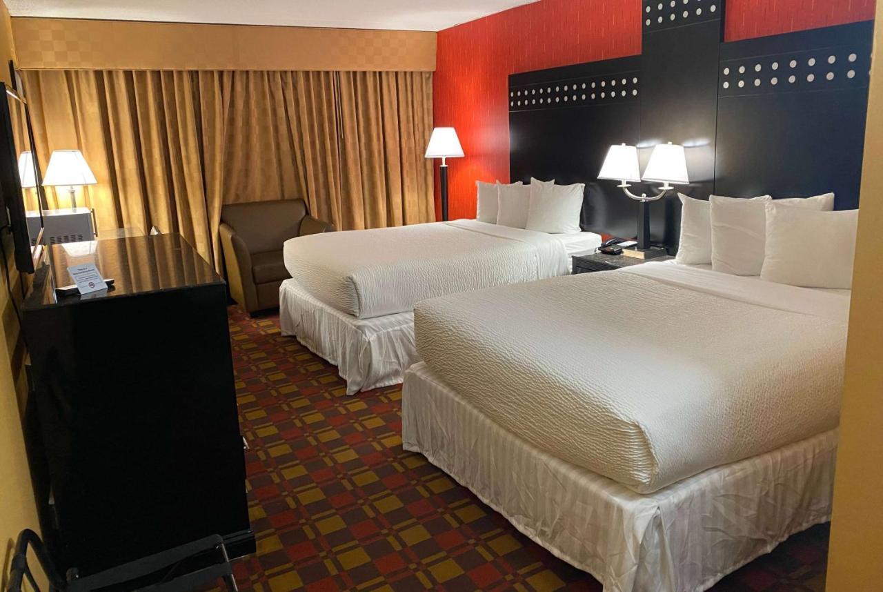 Ramada by Wyndham Rochelle Park Near Paramus Exteriör bild