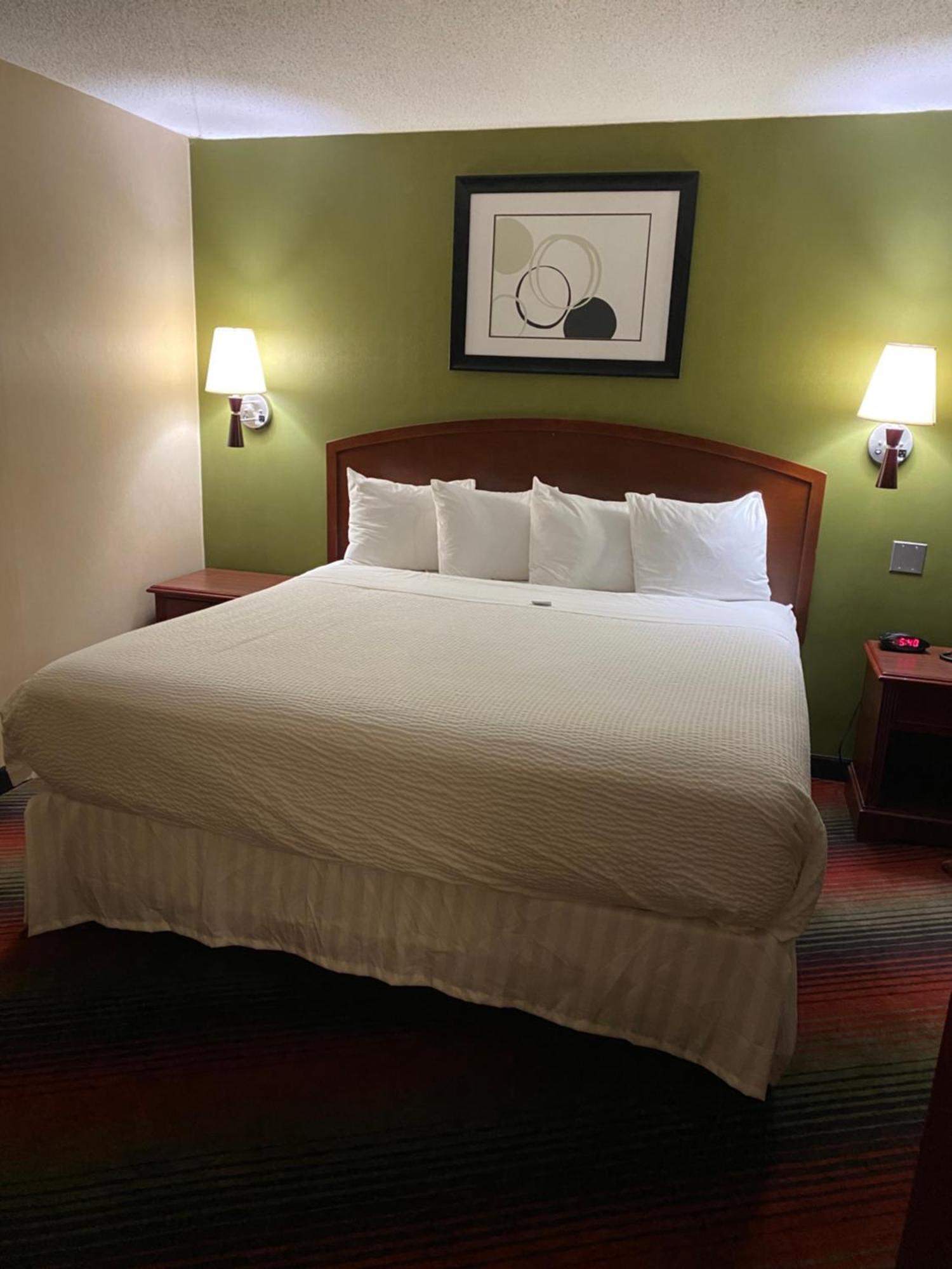 Ramada by Wyndham Rochelle Park Near Paramus Exteriör bild