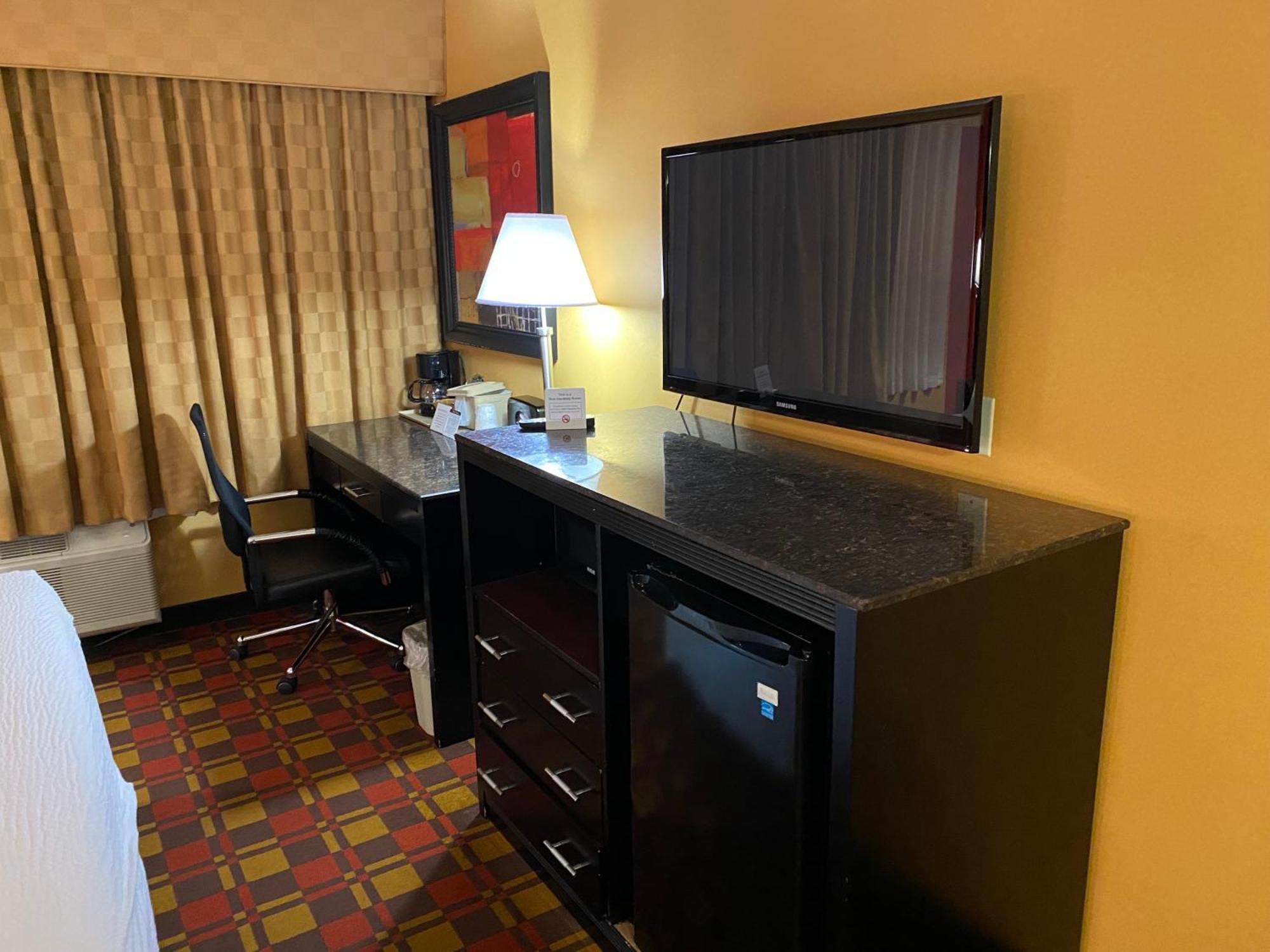Ramada by Wyndham Rochelle Park Near Paramus Exteriör bild