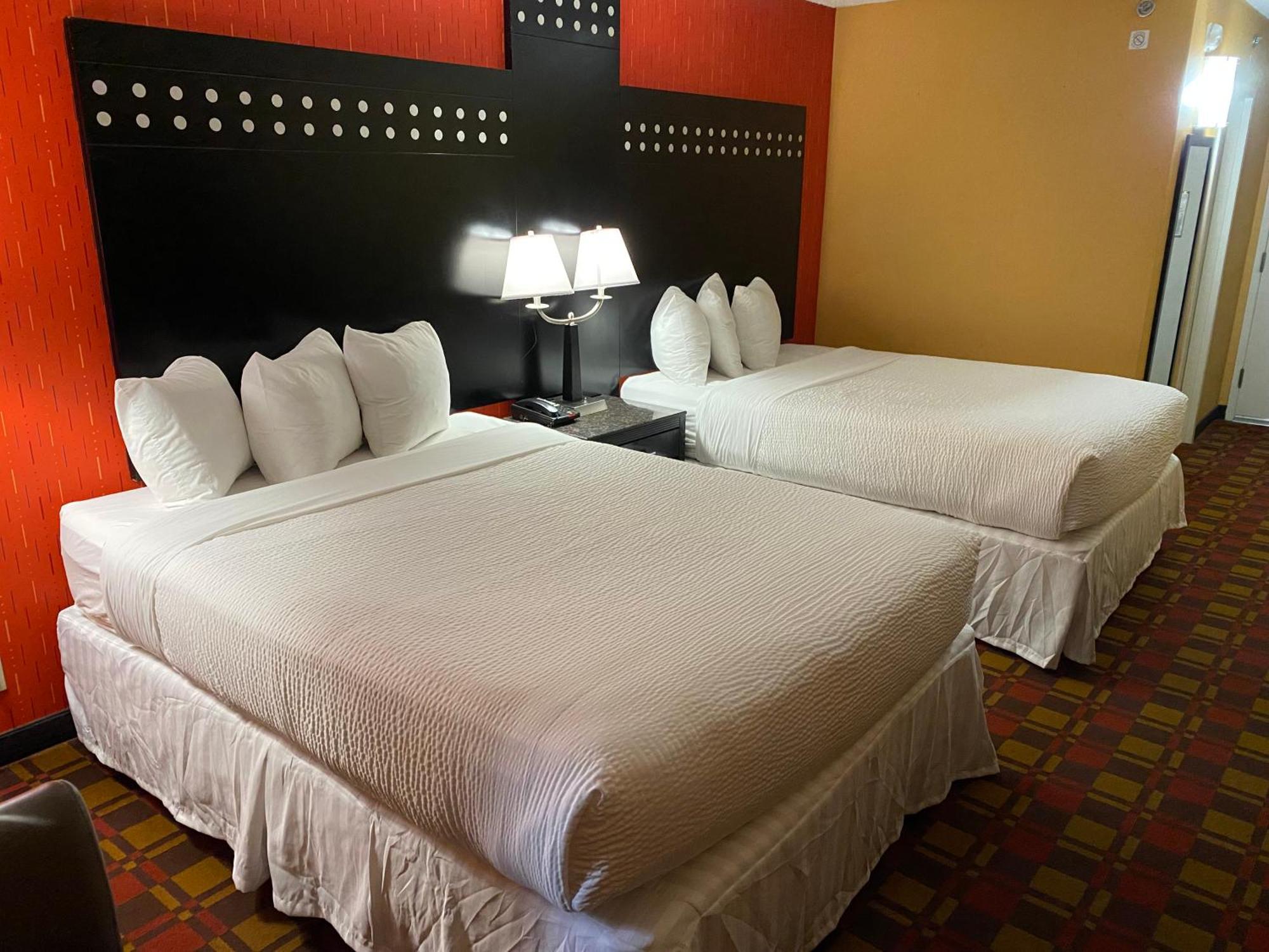 Ramada by Wyndham Rochelle Park Near Paramus Exteriör bild
