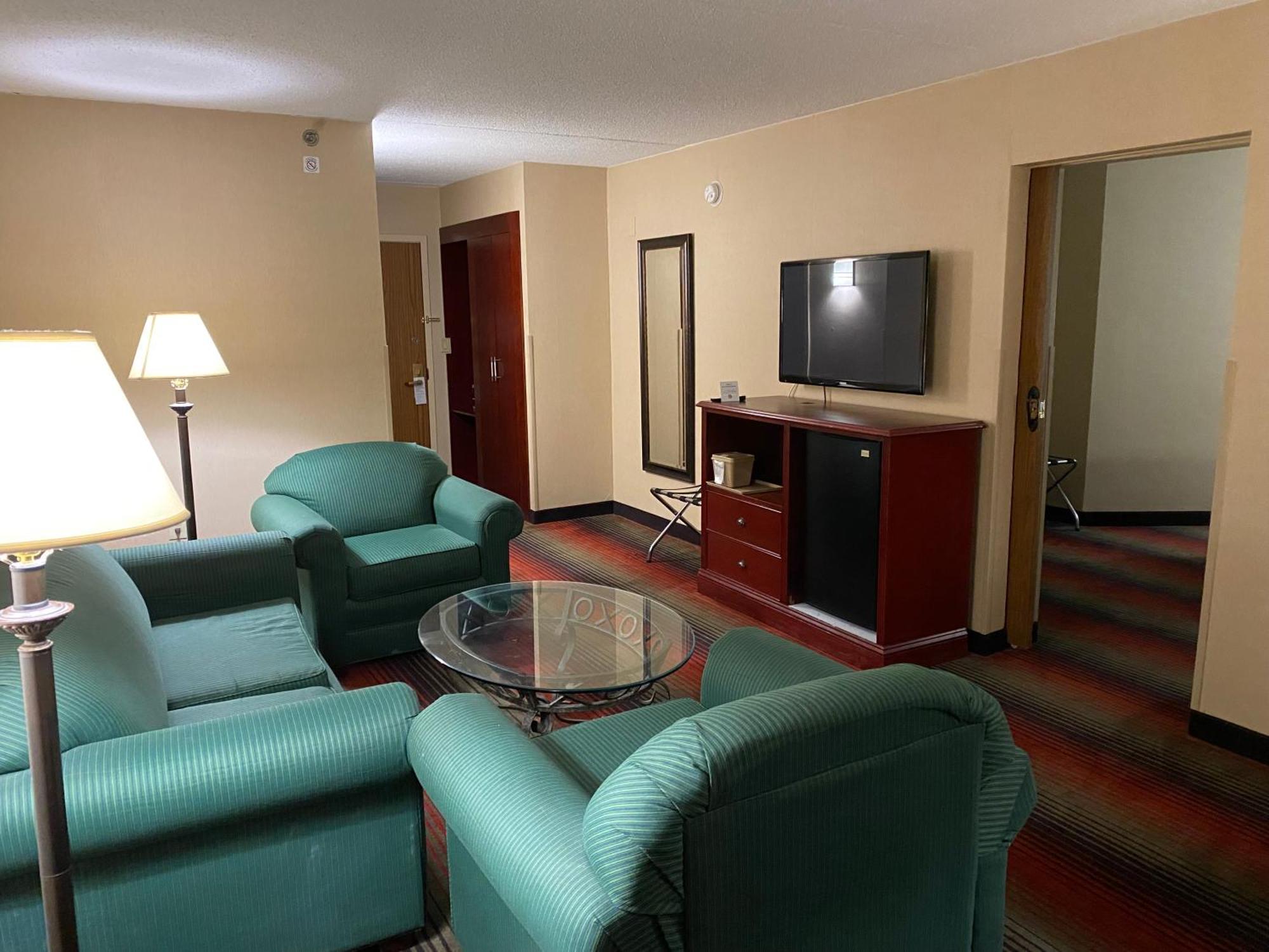 Ramada by Wyndham Rochelle Park Near Paramus Exteriör bild