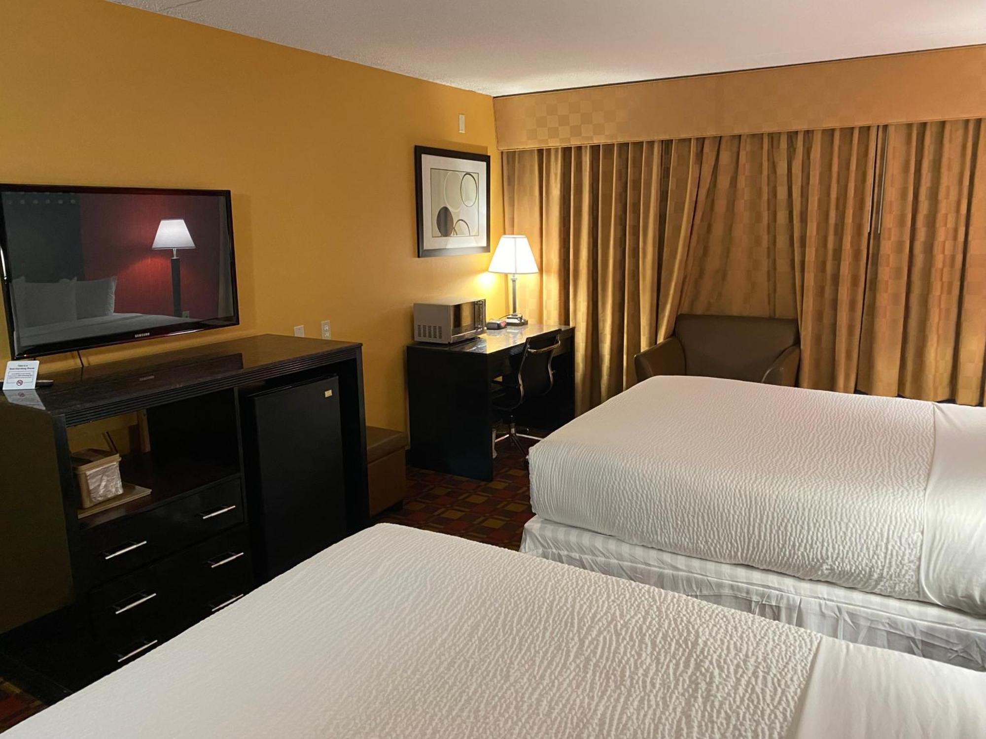 Ramada by Wyndham Rochelle Park Near Paramus Exteriör bild