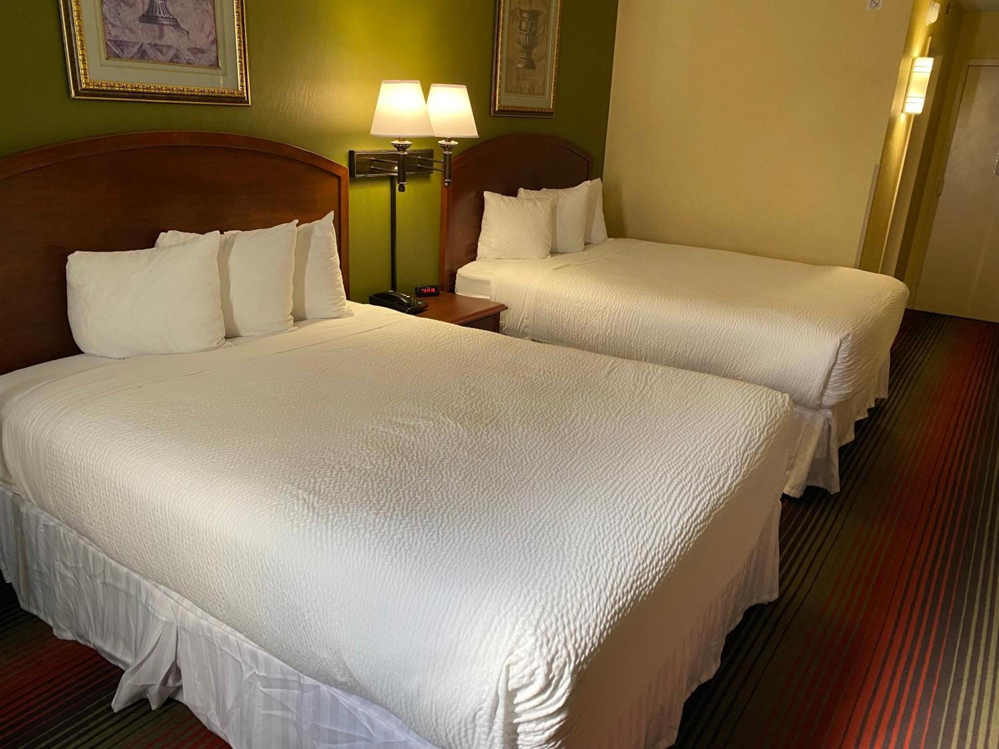 Ramada by Wyndham Rochelle Park Near Paramus Exteriör bild